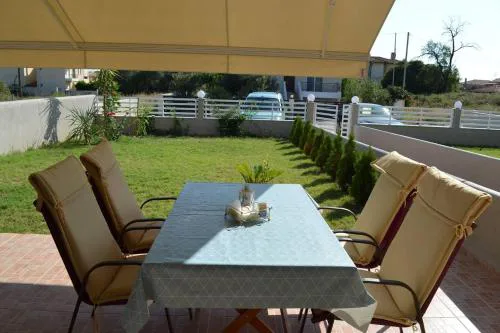 2 Bed-Sleeps4-Garden-Parking-Pets-AirCon
