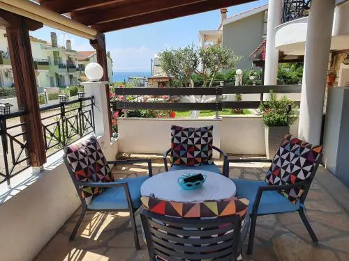 Dave Apartment Nikiti, Seaview Terrace, near Harbor