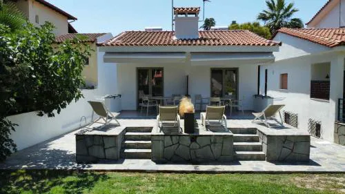 Twin Waves - Nikiti Seaside Retreat