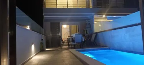 Twins house pool 1