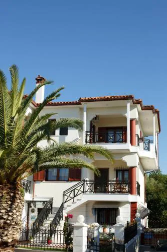 Villa Palmera 100m from the beach