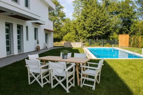 Aristotelia Gi Ikies - Olympiada Poolside Retreats