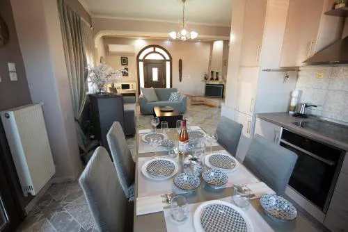 Sunrise Suite Olympiada - Luxury Beachfront Escape
