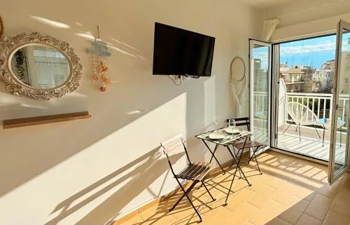 Sunny Studio "Minu" very close to Beach, Fast WiFi, Free Parking, Near Airport