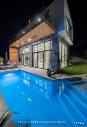 5 bedrooms 5 bathrooms LUXURY House with pool