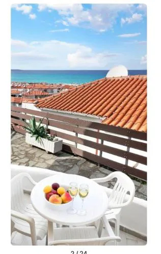 Rona Vista Suites cozy veranda