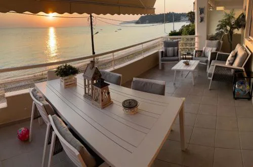 HOUSE IN FRONT OF THE SEa!