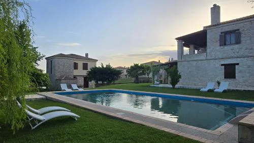 To Petrino, Stylish Stone House, Elani
