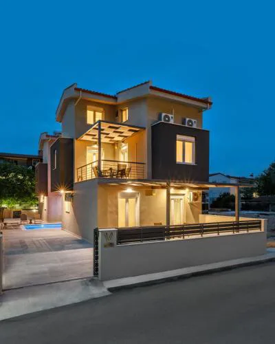 V Luxury Apartments with Pool