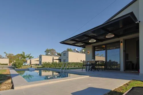 HELIOS - Seaside Pool Villa & Private Parking