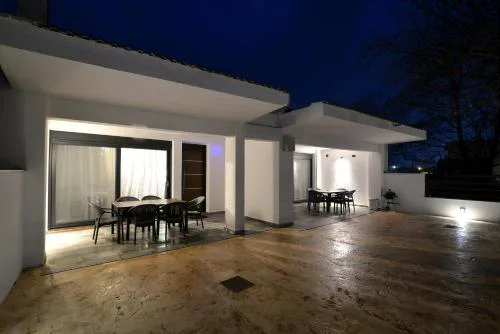 Felina Apartments