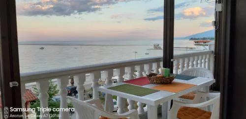 SEA VIEW TONIAS APARTMENTS Zeus
