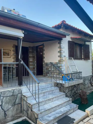 Dimis Right House