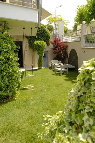 Apartment with garden in Thessaloniki.