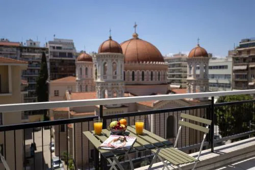 Big Stylish 2BR Apt City Views 3 Min Walk to Sea