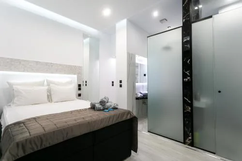 Center -White Tower- 40sqm , Wc & Shower seperate , Gas heating ,Optical fiber,2smart tv, Private entrance,NETFLIX