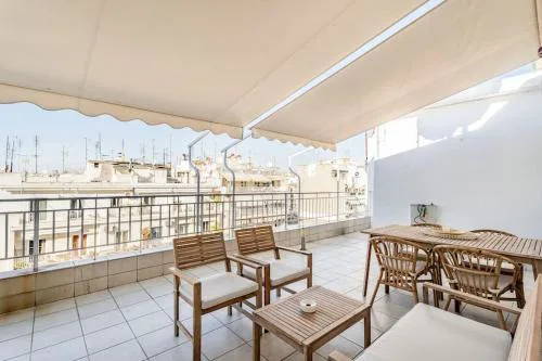 Central Apt for 2 or 4 People