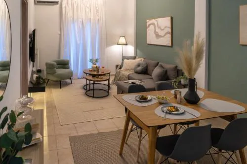 Central Chic Thessaloniki apartment with Balcony