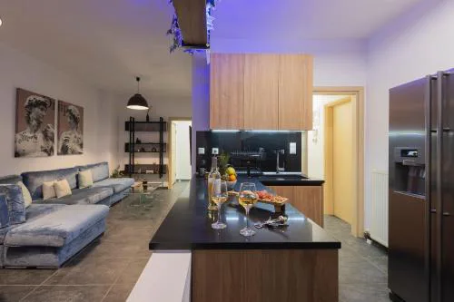 Central Quiet Retreat 2BR Balcony