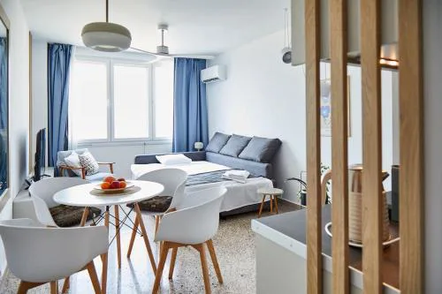 Crispi Luxury & Spacious Apt-Sour Sisters Apts