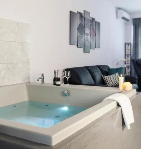 Dream Suite near Metro Station!