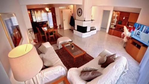 Entire-Floor 2BR Penthouse with 2 Huge Balconies & Free Parking