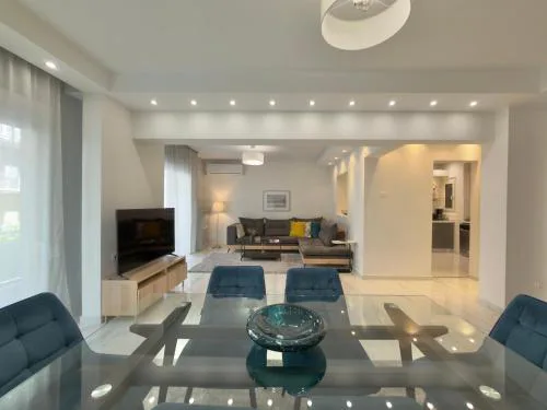 Grace by halu! Luxury 3BD apartment on Mitropoleos street