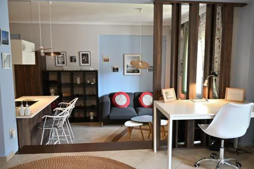 Greg's Cozy Apartment, up to 4 guests in Kalamaria