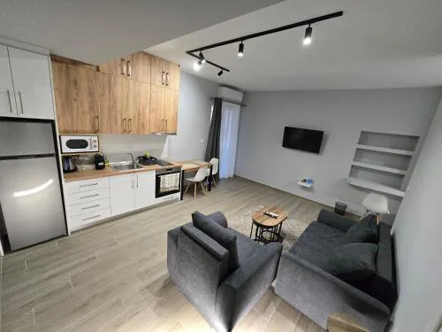 GREKO HOME WITH FREE PRIVATE PARKINg