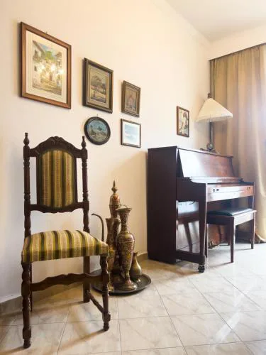 Homevision - Spacious and Warm - Very Central