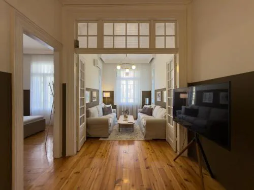 Irene by halu! Spacious 4BD Neoclassical apartment