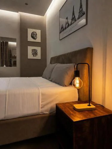 Luxury Suites with KING-SIZED bed