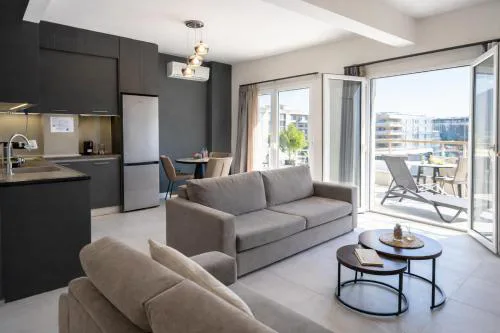 Modern Spacious 8th-Floor Apartment with Large Balcony 1 min to Metro