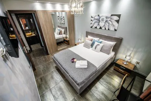 One of a kind Luxury Apartment in City Center Near HELEXPO