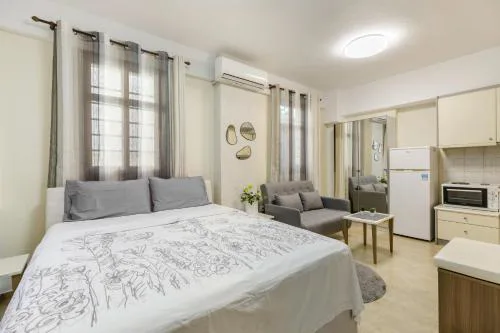 PEARL STUDIO free private parking of stayinthess