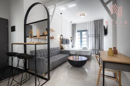 Phìlus, Nilie Hospitality MGMT
