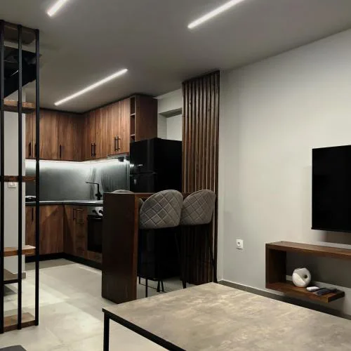 Redwood Suite, Wooden Suites