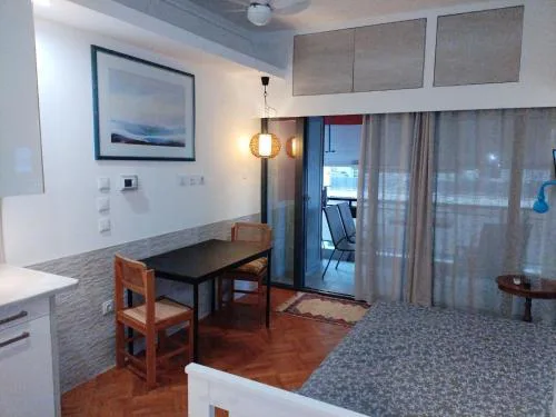 Seafront Apartment With Sea View YR11