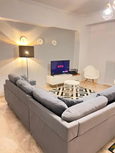 Spacious 2BR Apartment with Balcony near Metro Thessaloniki