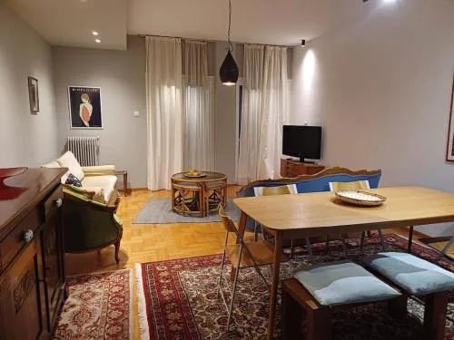 Spacious 3bd flat next to the city center