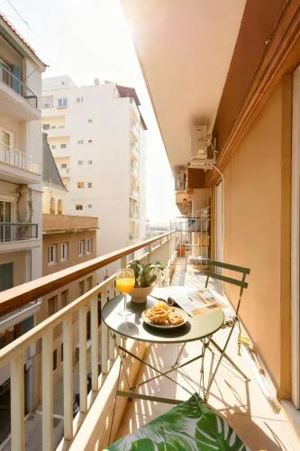Spacious Modern Apartment with Balcony