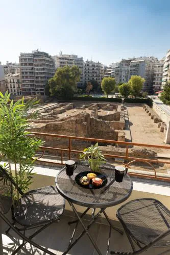 Starlights Wonderful View Apartments by BiNoBi!