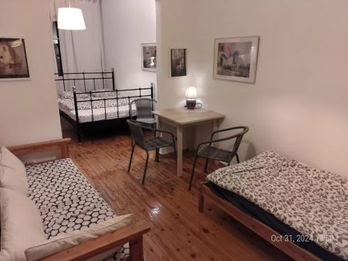 Studio - Sleeps 4 - Most Central Location