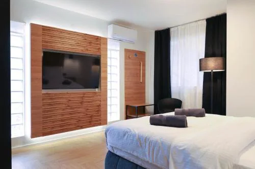Studios 21 SKG