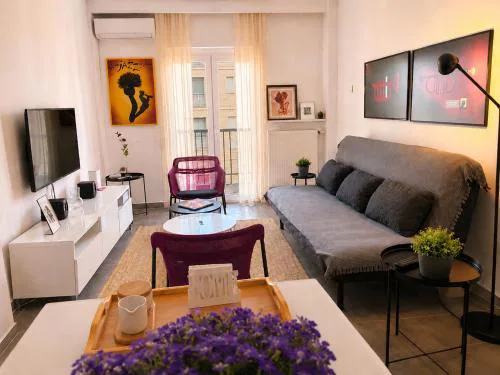 Stylish & Bright 2BR in Central Thessaloniki - Walk Everywhere - Near HELEXPO