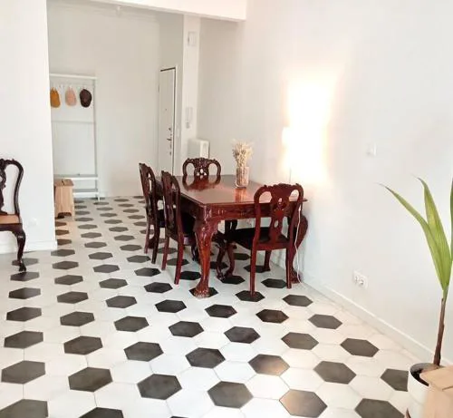 Stylish City Flat Near Promenade