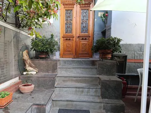 The House Thessaloniki - Charming Central with Private Courtyard - Easy Parking - 300m from University