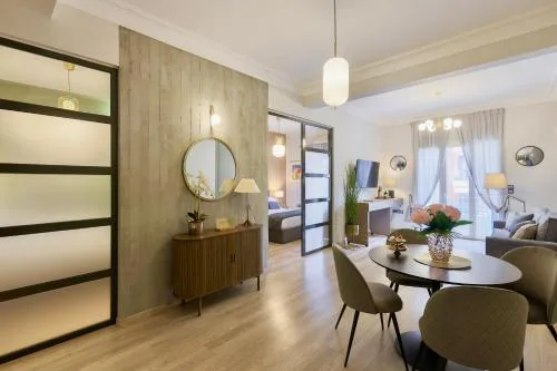 The White Tower Luxury Apartment - 2BR, 1BA, 1WC by Thesskey Residences