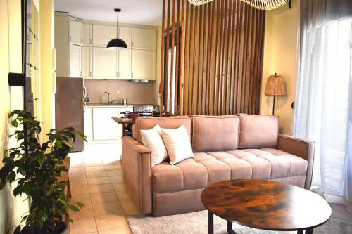 TheAretsouPlace, Elegance Apartment, 200m from the Sea with Parking, 1G WiFi, Cosmote TV