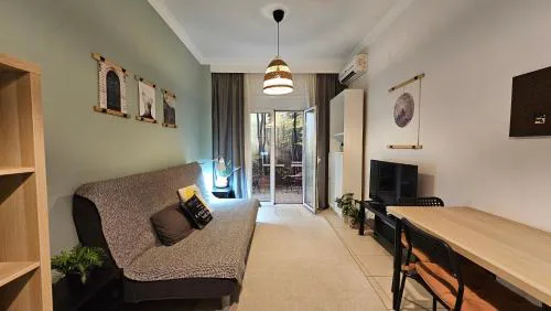 Walk Everywhere - Peaceful, Lovely, 1st floor, flat near Agias Sofia Church